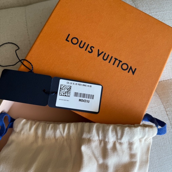 Louise Vuitton Iconic 25 mm Reversible Belt (Brand New) - Picture 9 of 14